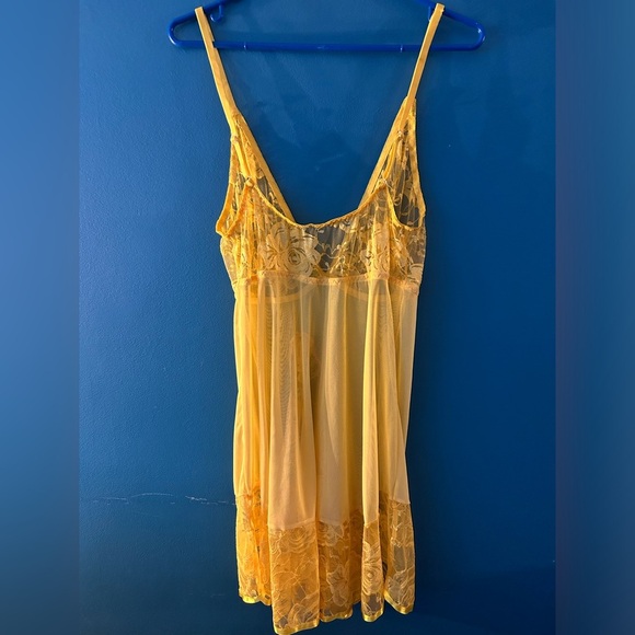 Women’s yellow lace slip dress/lingerie nightgown - Picture 3 of 11